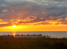 Dankbarkeit - mehr als ein Gefühl: Sonnenuntergang am Strand von Zingst - Die Schnheit der Schpfung gehrt zu den offensichtlichsten Grnden fr Dankbarkeit (Foto: Michael Ragg)