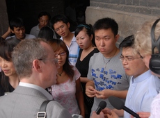 Wie glaubwürdig sind die Medien? Worauf wir achten sollten, wenn wir Nachrichten sehen.: Michael Ragg auf Reportage-Reise in Shenyang, Nordost-China Wie glaubwürdig sind die Medien? Worauf wir achten sollten, wenn wir Nachrichten sehen.: Michael Ragg auf Reportage-Reise in Shenyang, Nordost-China