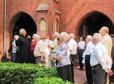 Katholische Kirche in Berlin (Bildvortrag): Empfang der Domspatz-Pilger im Institut St. Philipp Neri in Berlin Katholische Kirche in Berlin (Bildvortrag): Empfang der Domspatz-Pilger im Institut St. Philipp Neri in Berlin