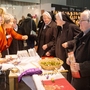 Reges Treiben an den Messeständen der Kirchen-Messe GLORIA
