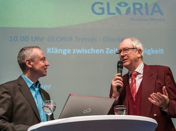Lebendige Gesprche auf dem GLORIA-Podium: Michael Ragg mit dem weltweit fhrenden Glocken-Experten Kurt Kramer