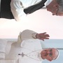 berraschende Begegnung auf der GLORIA: Papst Franziskus (wenn auch diesmal nur als Pappkamerad) und Altabt Gregor Donnersmarck OCist
