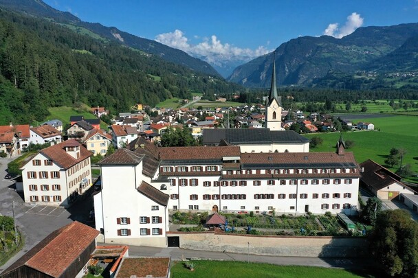 Kloster Cazis in Graub�nden - das aktive Kloster der Dominikanerinnen ist ein wunderbarer Ort f�r die erste 'seelische Hausapotheke' in der Schweiz