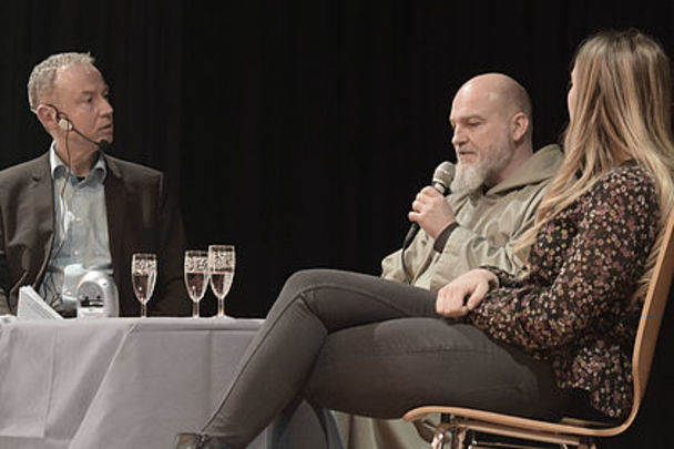 Authentisch, klar, begeisternd - Talk beim Jugendabend der Missionarischen Woche. von links: Michael Ragg, Pater Paulus Maria Tautz und Ines Zeyher