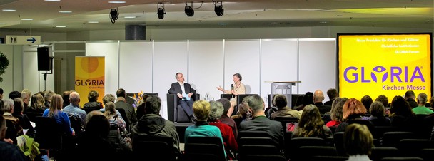 Kirchen-Messe GLORIA in der Schwabenhalle Augsburg, Podium mit Prof. Dr. Elisabeth Lukas und Michael Ragg