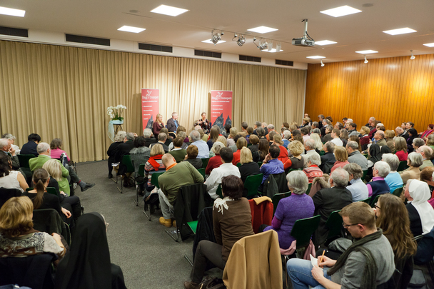 Umjubelter Auftritt: Domspatz-Soire mit Professor Elisabeth Lukas in Mnchen