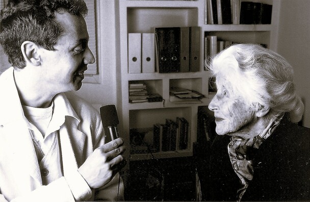 Prof. Dr. Gertrud Fussenegger und Michael Ragg beim Interview in Hall/Tirol