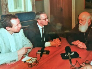 2002 in Kiew: Michael Ragg im Gespräch mit Filaret Denyssenko (r.),1995-2018 Patriarch der 'Ukrainisch-orthodoxen Kirche des Kiewer Patriarchats' und  Andrij Waskowicz, damals Caritas-Chef der Ukraine