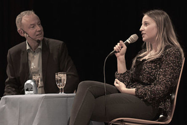 In der Heimenkirchener Festhalle: Michael Ragg mit Ines Zeyher von der Loretto-Gemeinschaft