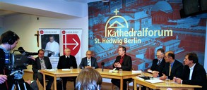 Moderation Kuba-Pressekonferenz der Ppstl. Stiftung KIRCHE IN NOT in Berlin, mit Brgerrechtler Huber Matos, Arnold Vaatz MdB, Deutscher Botschafter in Kuba a.D. Bernd Wulffen u.a.