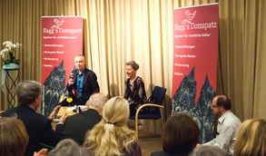 Domspatz-Soir�e mit mehr als 300 Teilnehmern in M�nchen: Prof. Dr. Elisabeth Lukas und Michael Ragg