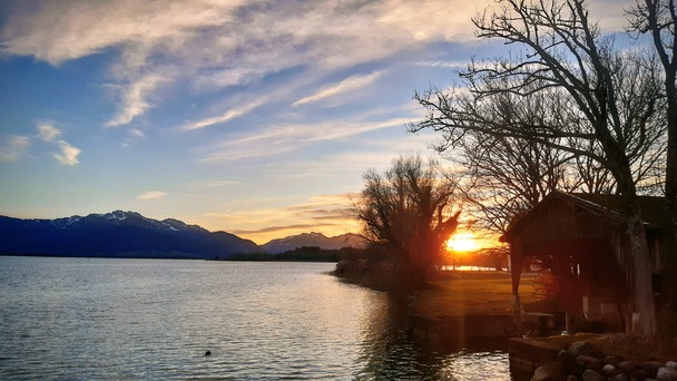 Abenddmmerung auf Frauenchiemsee - Wenn die Sonne unseres irdischen Lebens untergeht, wollen wir unsere letzte Fahrt in Wrde unternehmen